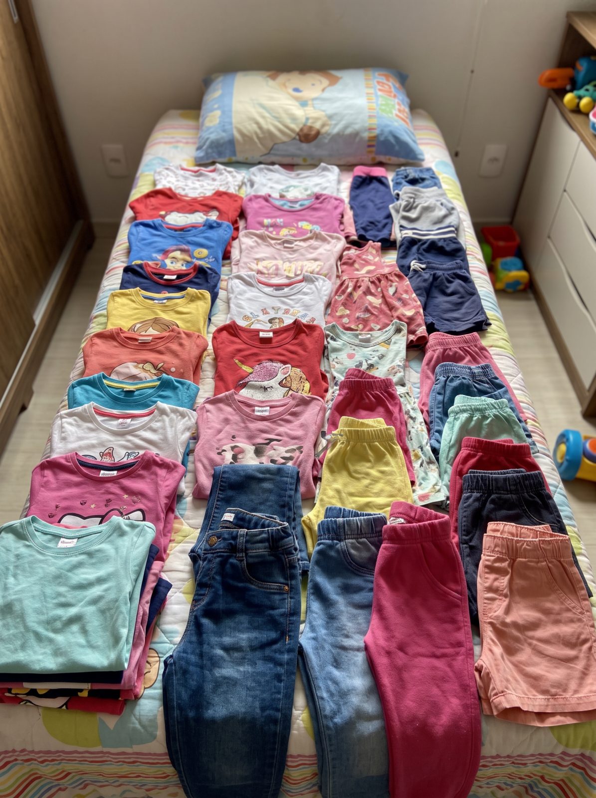 Lote de roupas infantis 4 a 6 anos (30 peças)